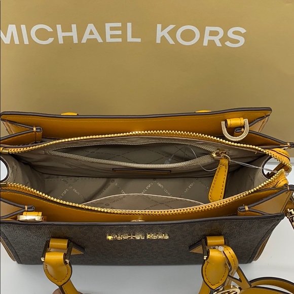Michael Kors Hope MD Messenger & Kala Card Case - Picture 10 of 16